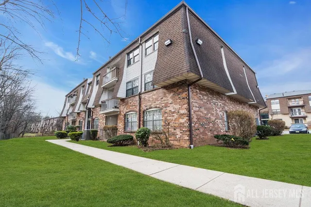 $365,000 | 603 Green Hollow Drive, Unit 603, Iselin, NJ 08830