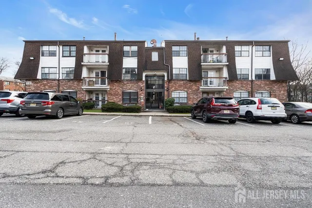 $365,000 | 603 Green Hollow Drive, Unit 603, Iselin, NJ 08830