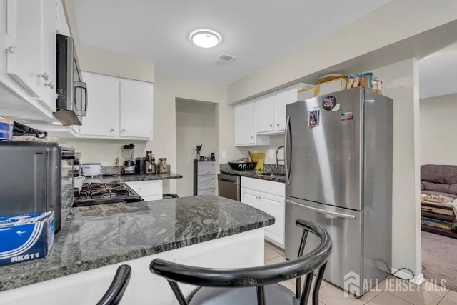 $365,000 | 603 Green Hollow Drive, Unit 603, Iselin, NJ 08830