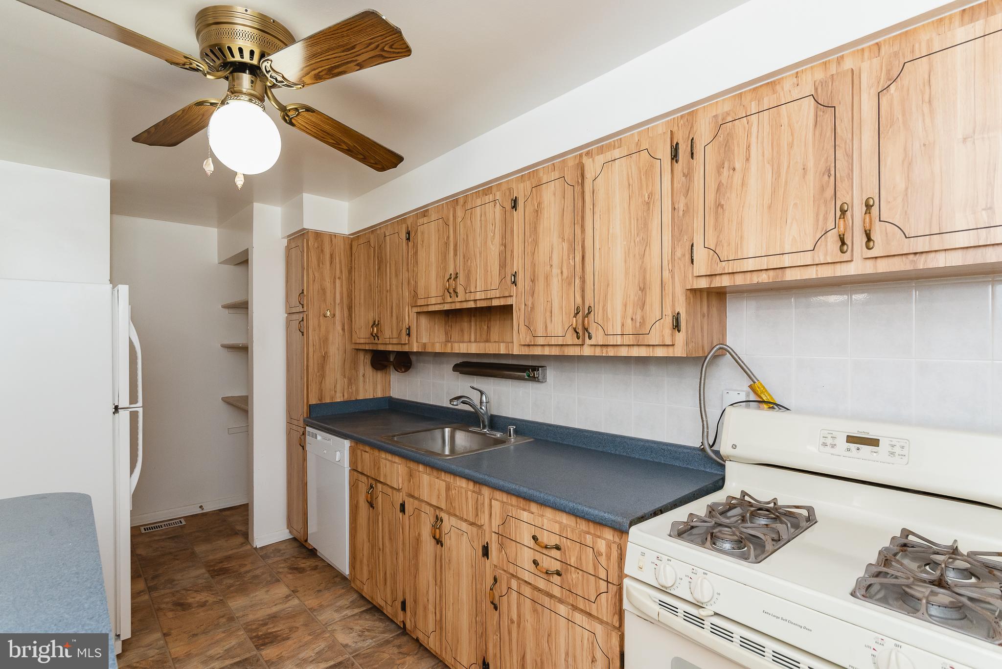 1729 Inverness Avenue Dundalk, MD 21222 - Photo 19 of 46 Kitchen