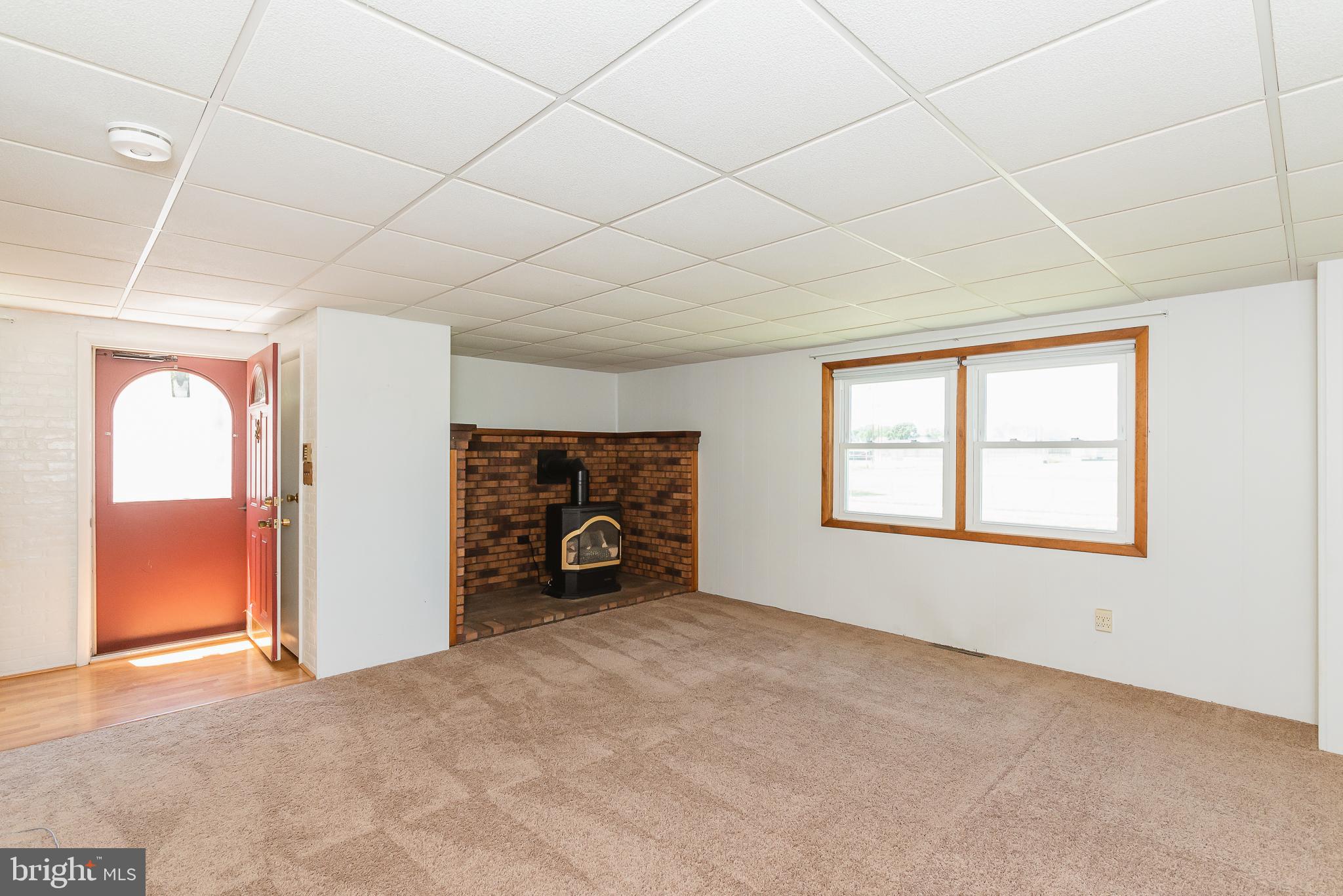 1729 Inverness Avenue Dundalk, MD 21222 - Photo 7 of 46 Living Room