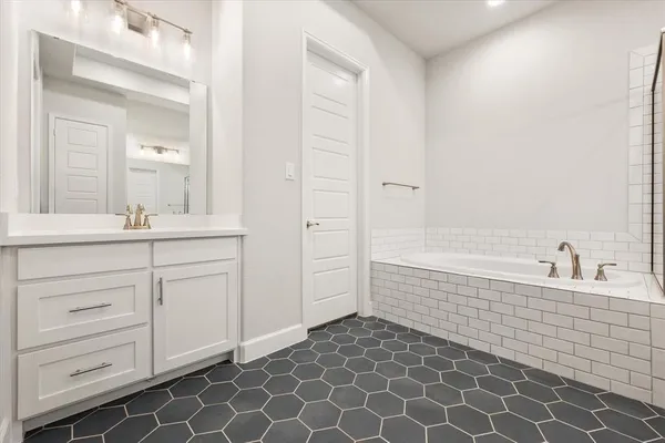 $750,000 | 2829 Midlake Drive, Midlothian, TX 76065