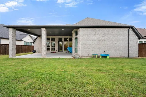 $750,000 | 2829 Midlake Drive, Midlothian, TX 76065