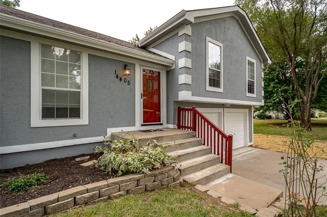 $395,000 | 14405 South Greentree Drive, Olathe, KS 66061
