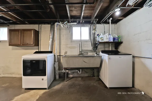 a view of a storage & utility room with washer and dryer