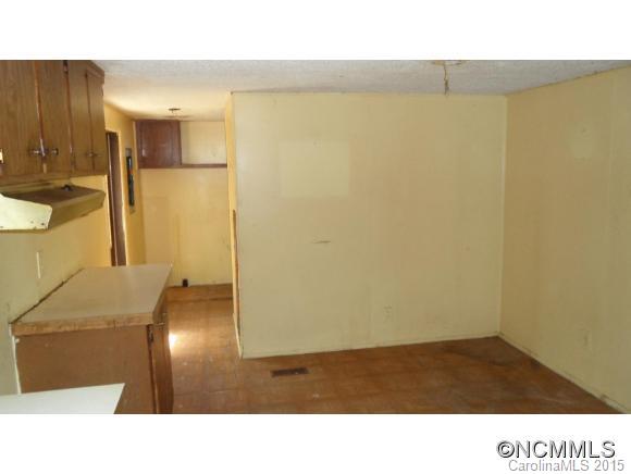 263 Inman Branch Road Waynesville, NC 28786 - Photo 4 of 10 a room with a sink
