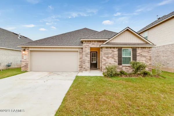 $3,500 | 109 Red Pne Drive, Lafayette, LA 70501