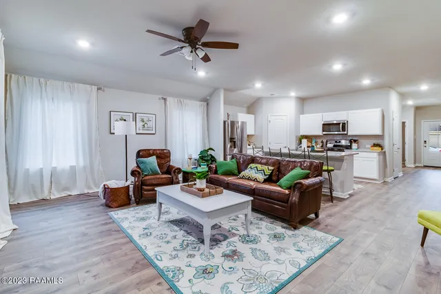 $3,500 | 109 Red Pne Drive, Lafayette, LA 70501