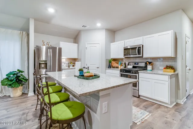 $3,500 | 109 Red Pne Drive, Lafayette, LA 70501