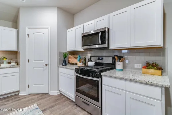 $3,500 | 109 Red Pne Drive, Lafayette, LA 70501