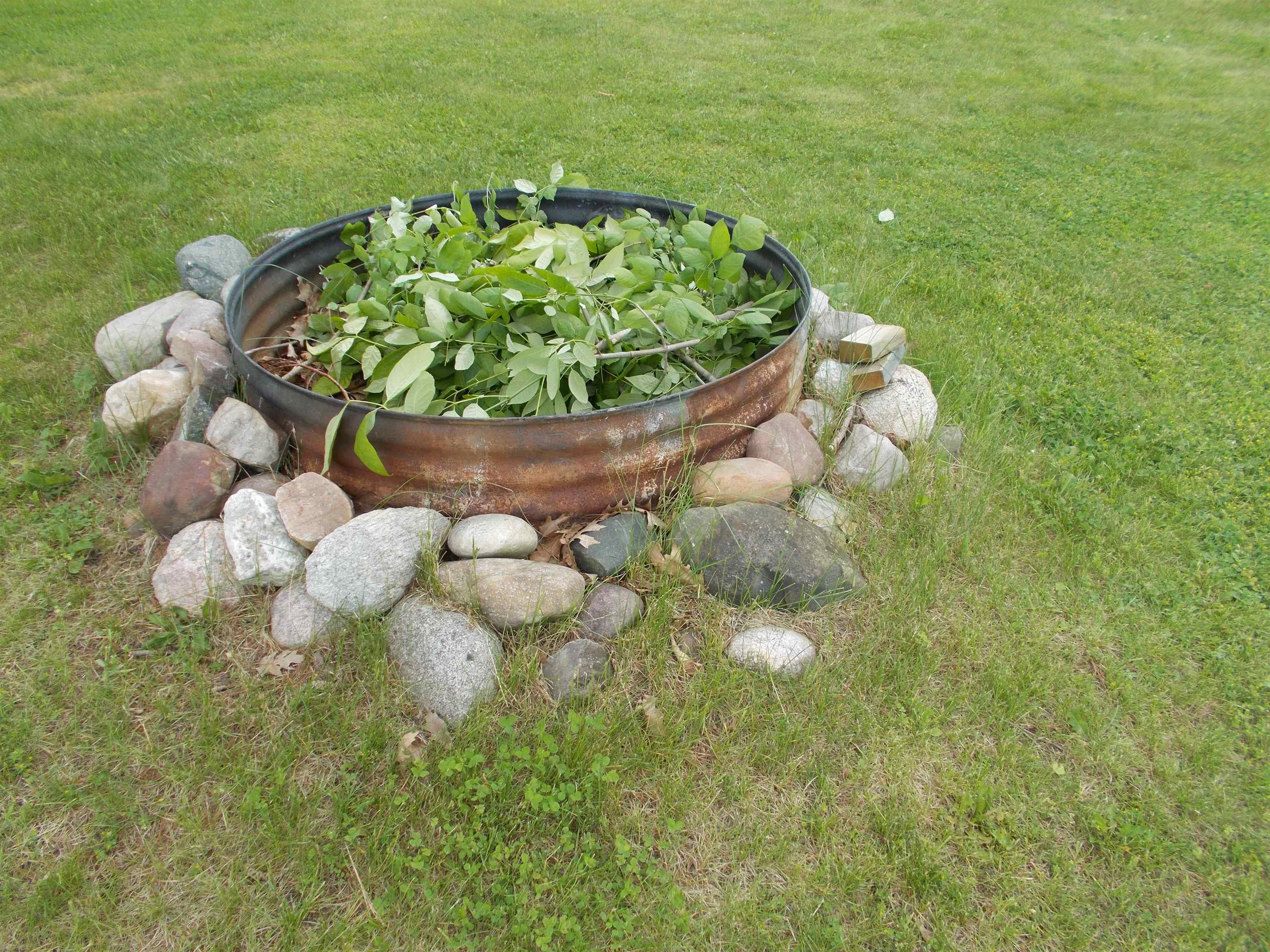 826 Kenyon Road Lupton, MI 48635 - Photo 3 of 25 1900926-2.JPG