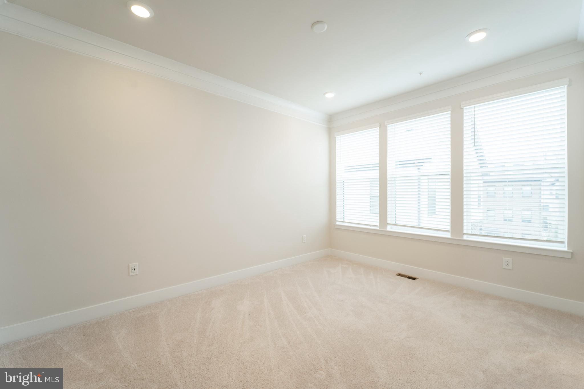 4334 Roland Heights Avenue Baltimore, MD 21211 - Photo 22 of 32 an empty room with a window