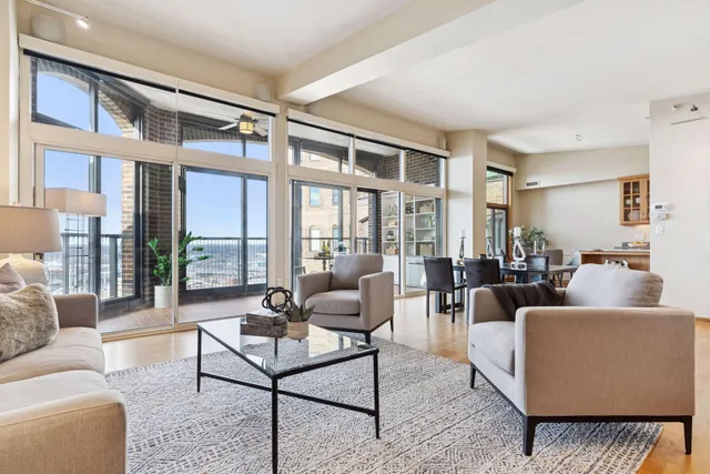 $649,000 | 1201 Yale Place, Unit 2009, Minneapolis, MN 55403