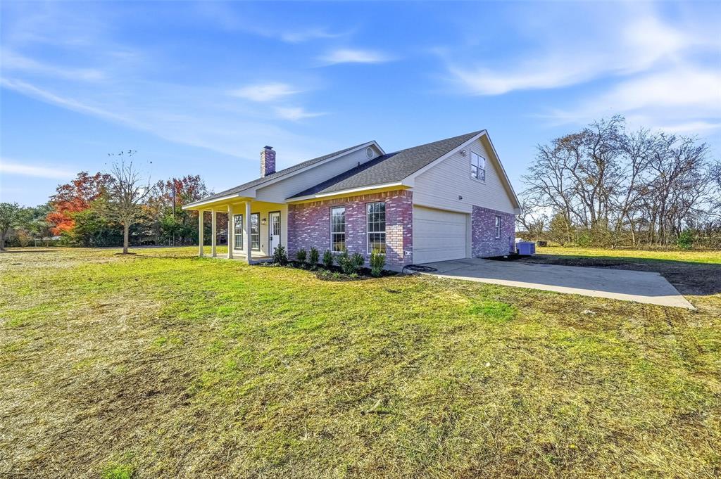 130 Spring Lake Circle Waxahachie, TX 75167 - Photo 3 of 27