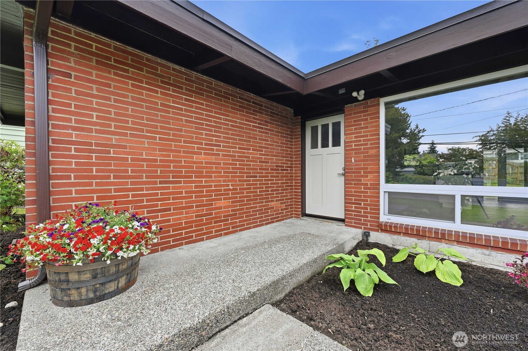 627 Southwest Normandy Road Normandy Park, WA 98166 - Photo 2 of 23