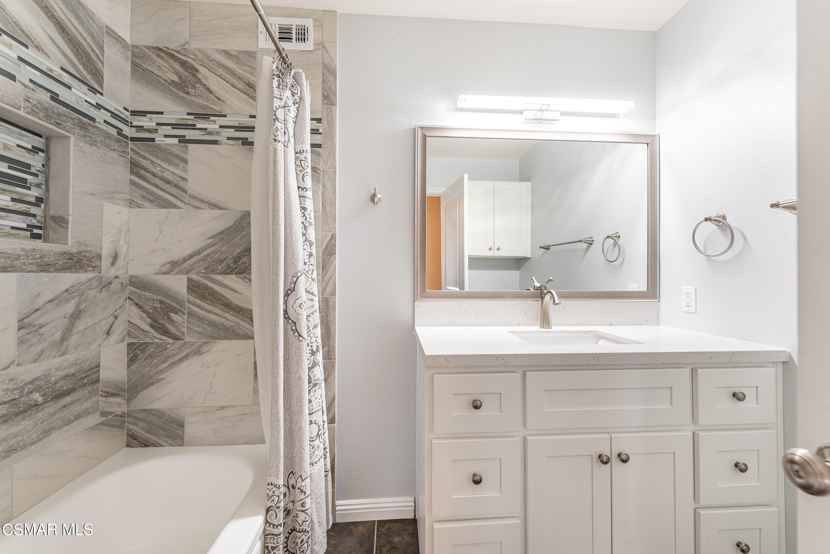 6217 Hope Street Simi Valley, CA 93063 - Photo 13 of 27 6217 Hope St Simi Valley-22