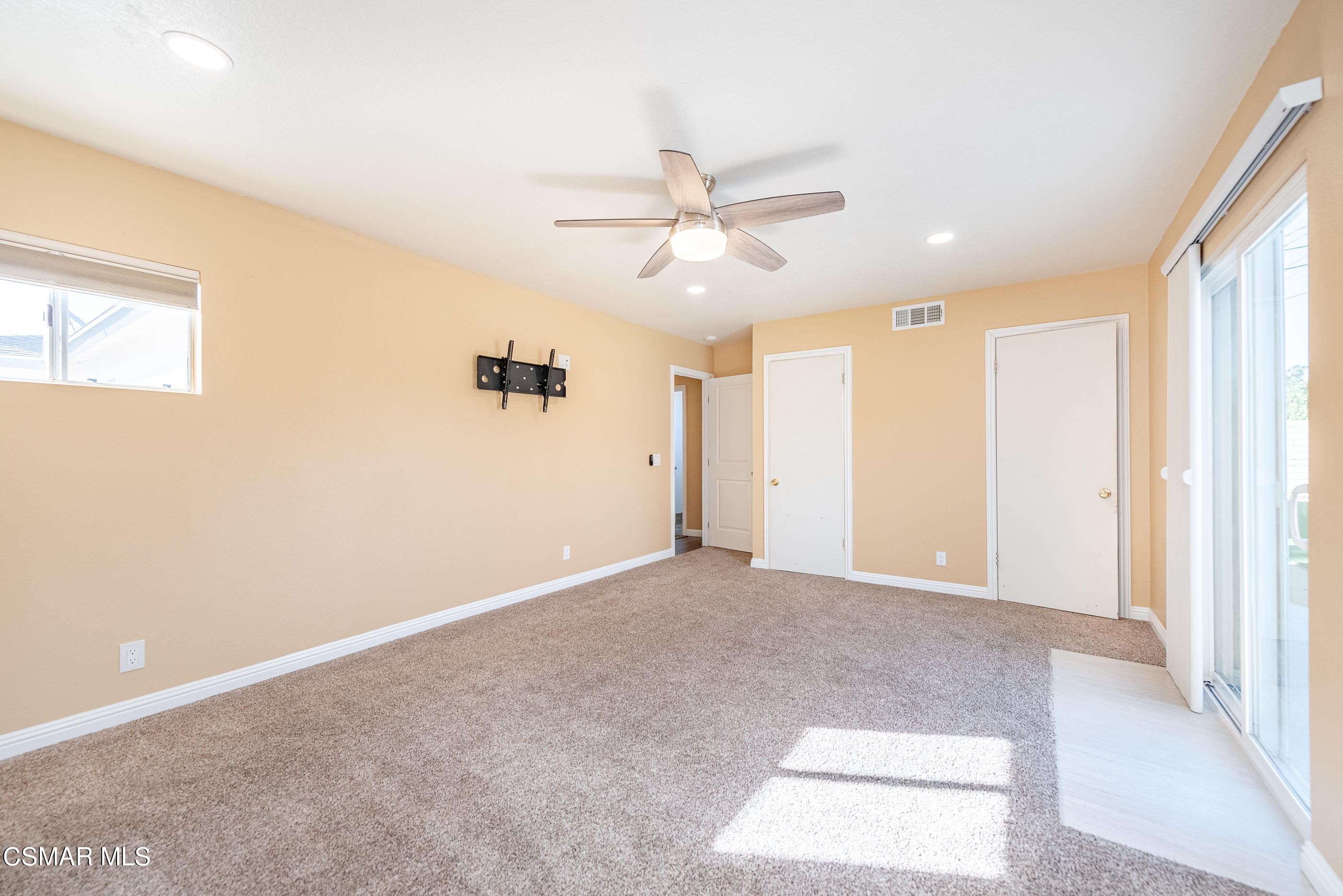 6217 Hope Street Simi Valley, CA 93063 - Photo 17 of 27 6217 Hope St Simi Valley-21
