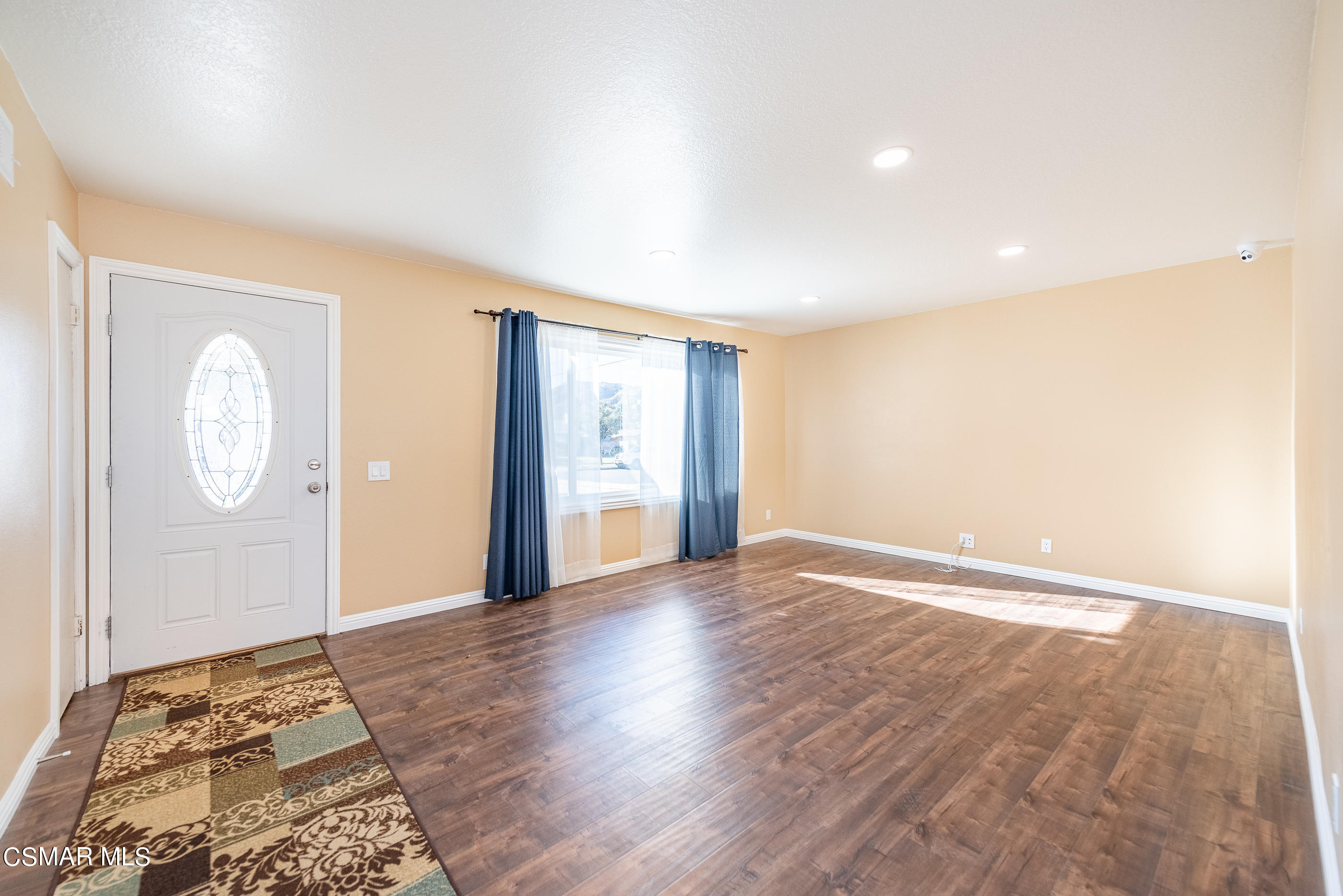 6217 Hope Street Simi Valley, CA 93063 - Photo 4 of 27 6217 Hope St Simi Valley-7