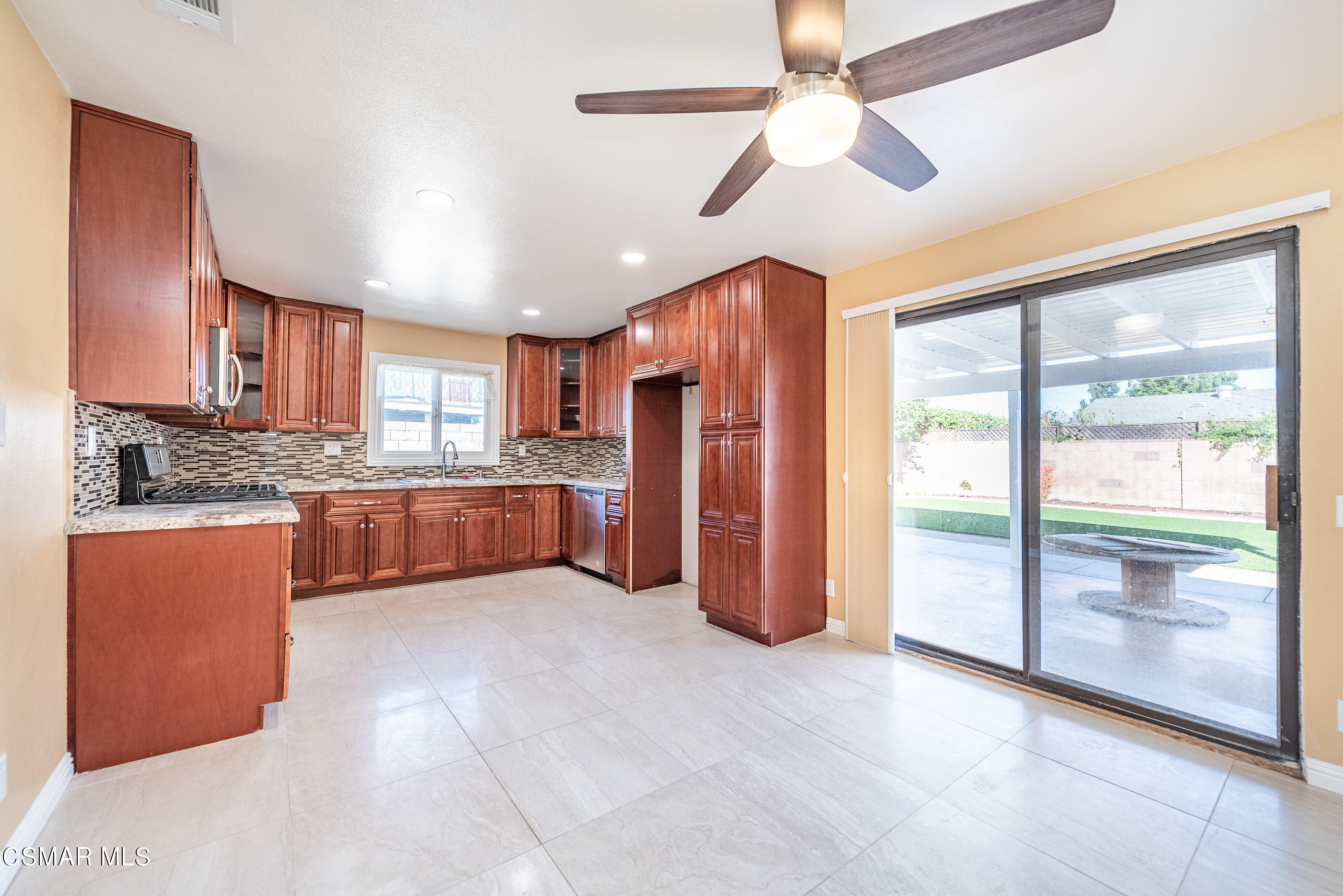 6217 Hope Street Simi Valley, CA 93063 - Photo 8 of 27 6217 Hope St Simi Valley-9