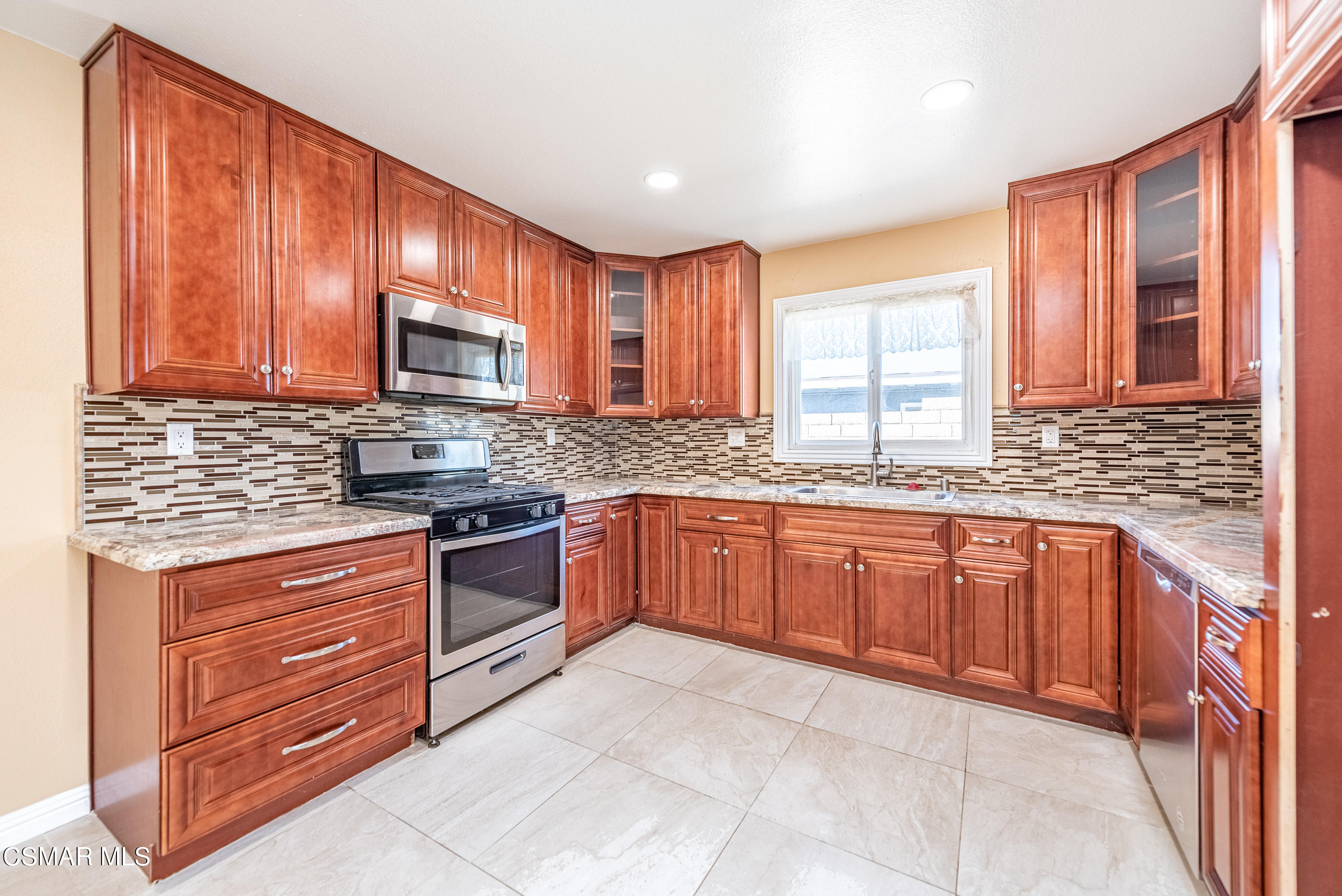 6217 Hope Street Simi Valley, CA 93063 - Photo 9 of 27 6217 Hope St Simi Valley-11