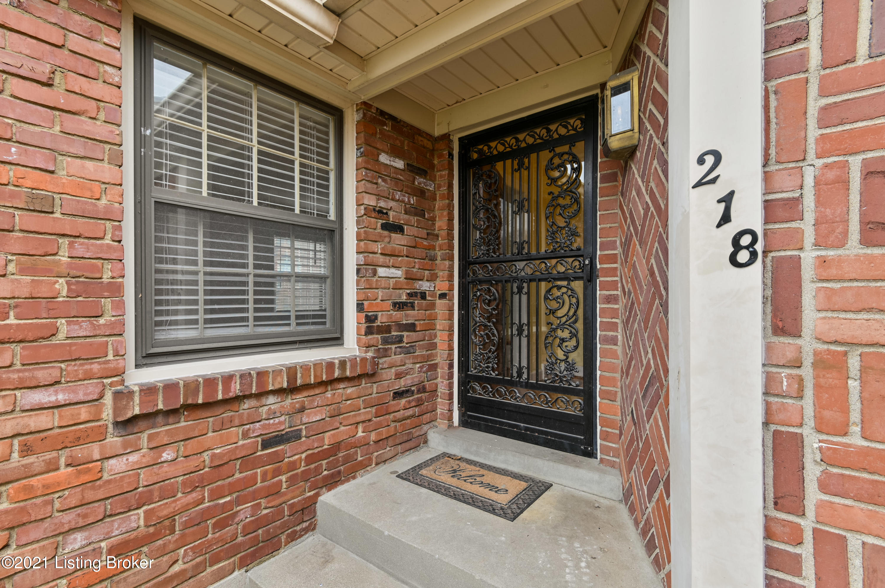218 Ring Road Louisville, KY 40207 - Photo 4 of 48 007 - 20210311 2305