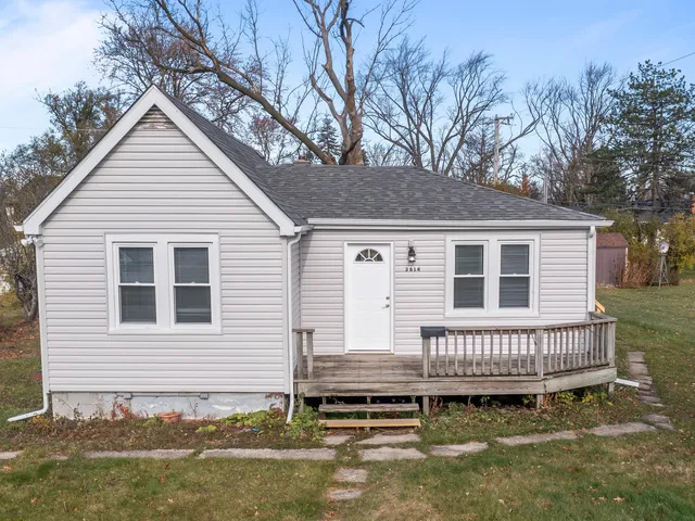 $2,750 | 3614 Linneman Street, Glenview, IL 60025