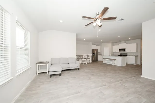 $283,999 | 2407 Divot Lane, Navasota, TX 77868