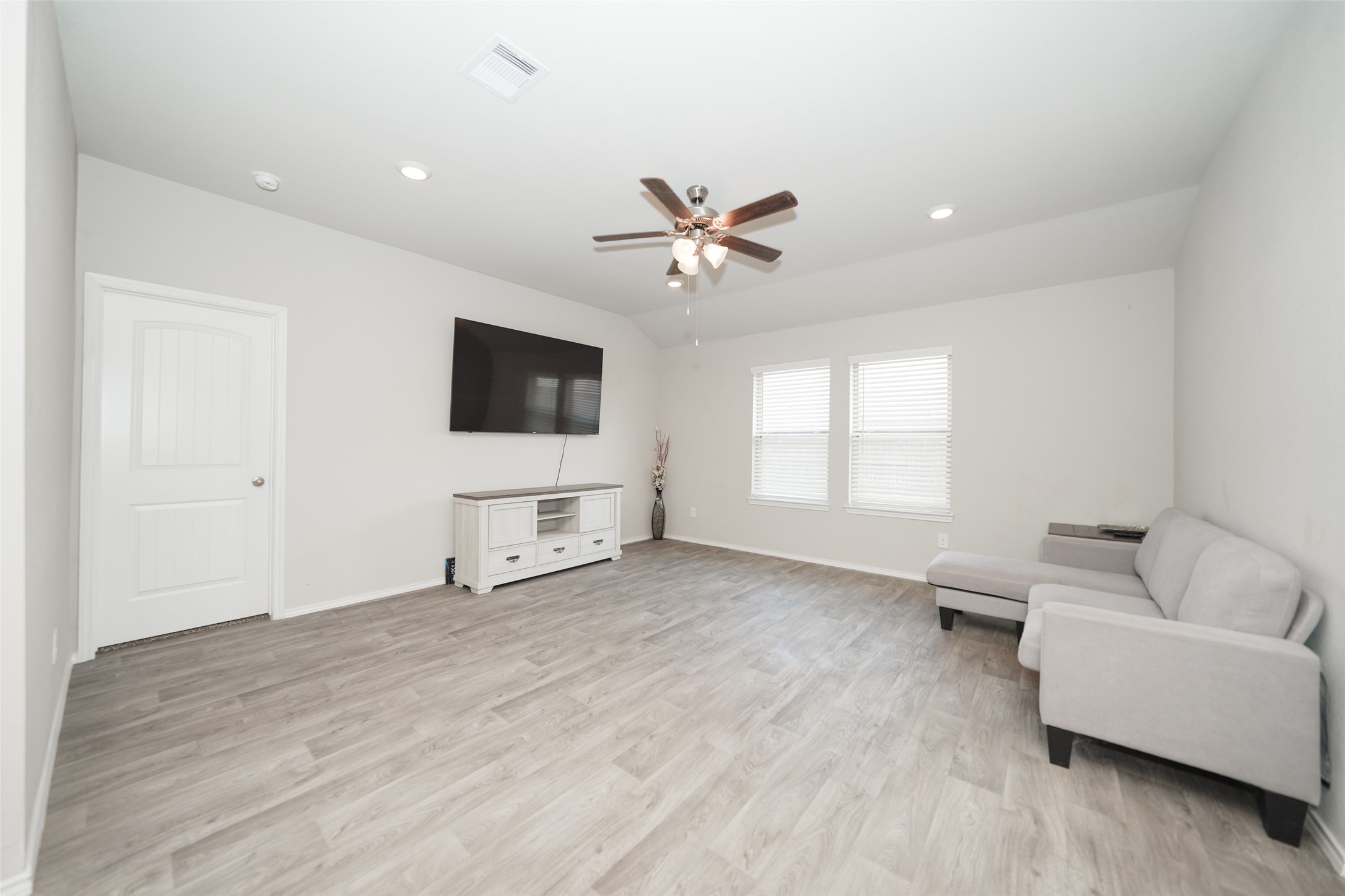 2407 Divot Lane Navasota, TX 77868 - Photo 23 of 37 a living room with furniture and a flat screen tv