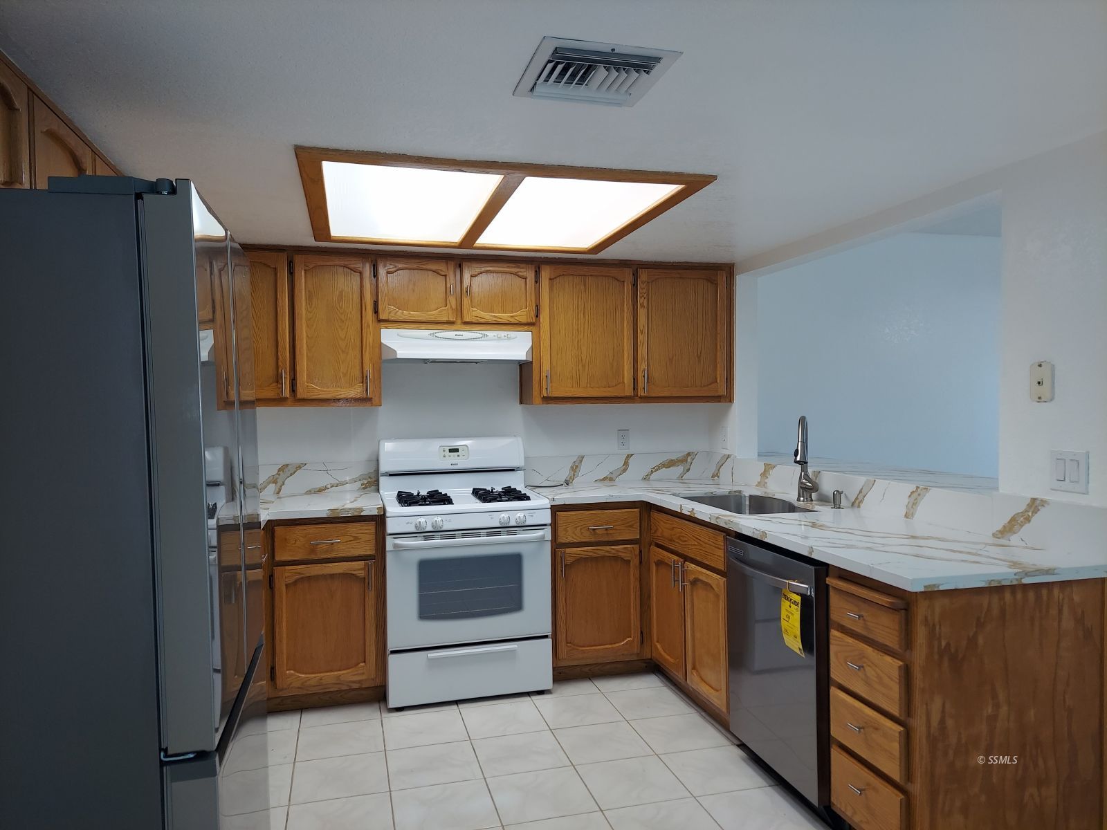 209 East Upjohn Avenue Ridgecrest, CA 93555 - Photo 3 of 44