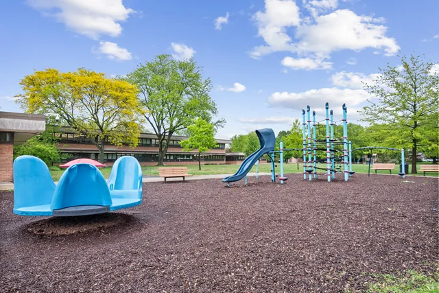 $3,000 | 3755 Grove Street, Unit 1, Skokie, IL 60076