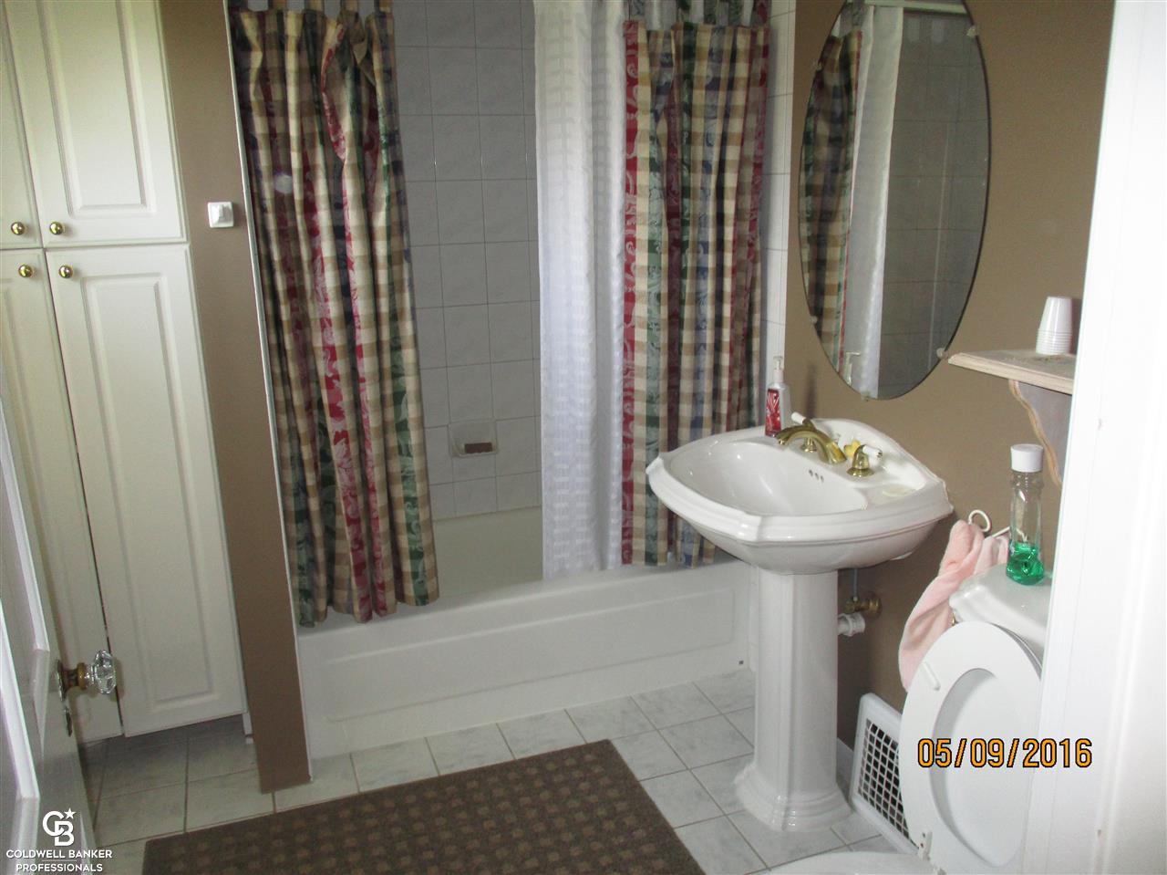 21733 Armada Ridge Road Armada, MI 48005 - Photo 20 of 30 31289990-19.JPG