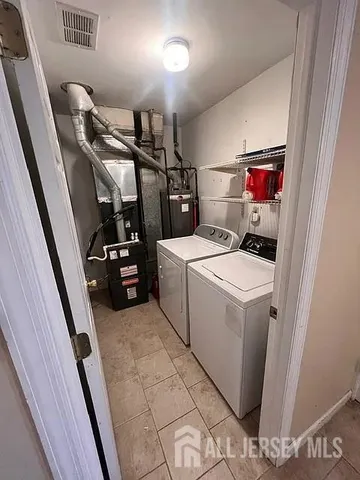 a view of entryway with kitchen and utility room