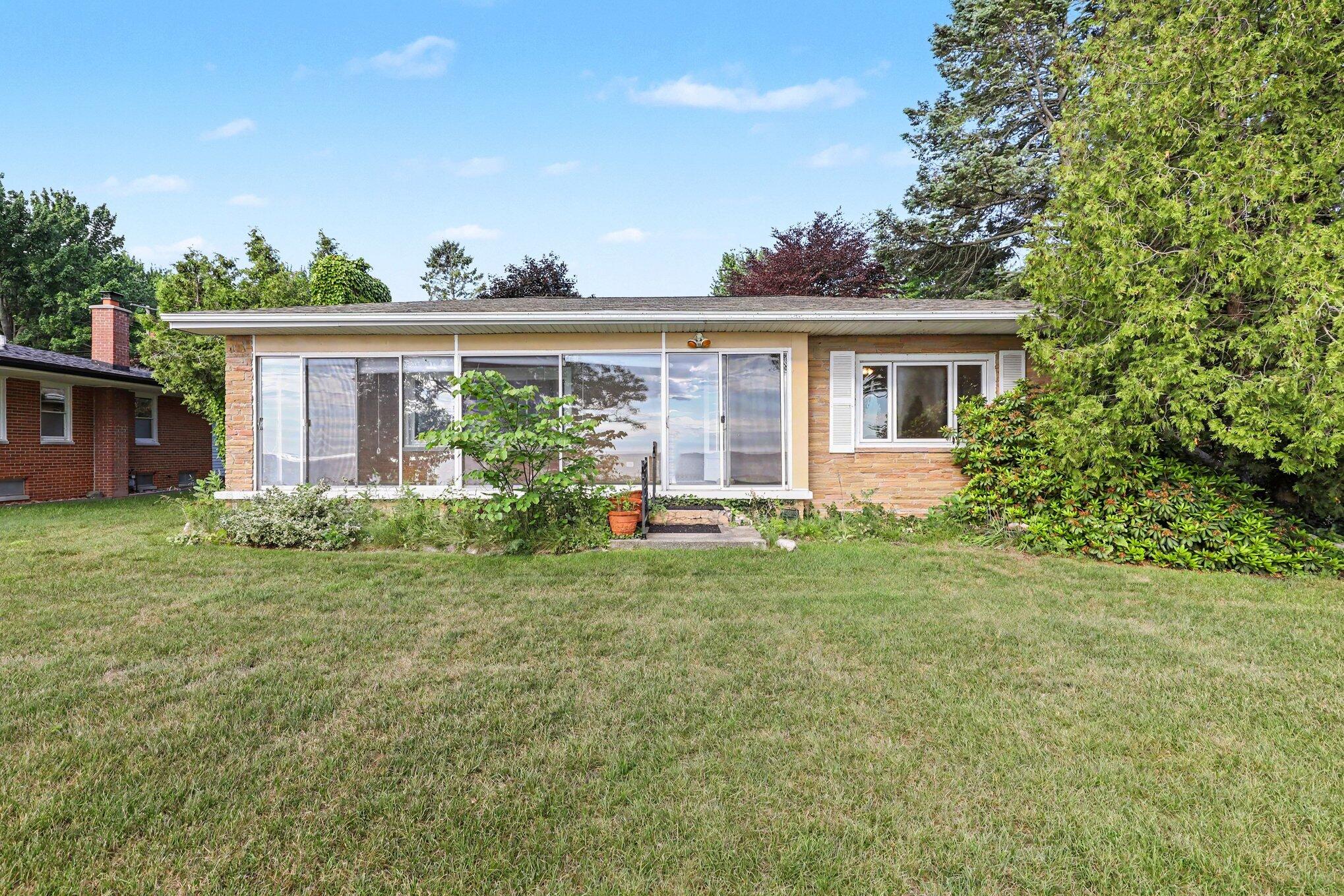 6458 Lakeshore Road Fort Gratiot, MI 48059 - Photo 24 of 36 024_file_9748