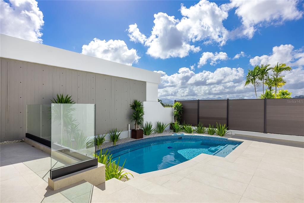 373 Guaynabo Prairie Guaynabo, PR 00969 - Photo 17 of 17 a view of a backyard