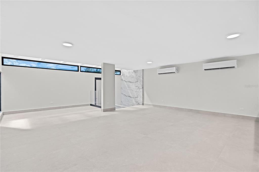 373 Guaynabo Prairie Guaynabo, PR 00969 - Photo 4 of 17 a view of empty room