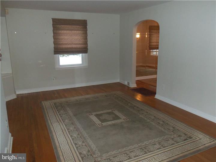 748 West Springfield Road Springfield, PA 19064 - Photo 6 of 25 Living Room