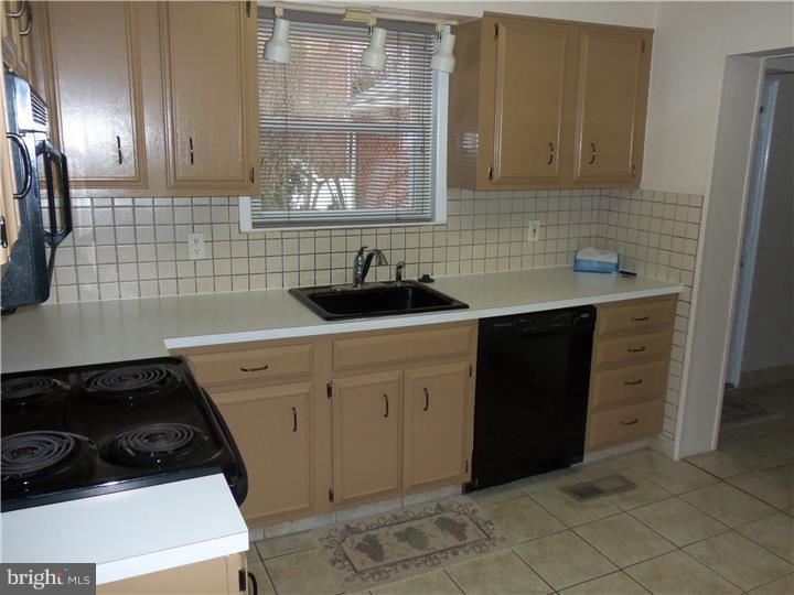 748 West Springfield Road Springfield, PA 19064 - Photo 10 of 25 Kitchen