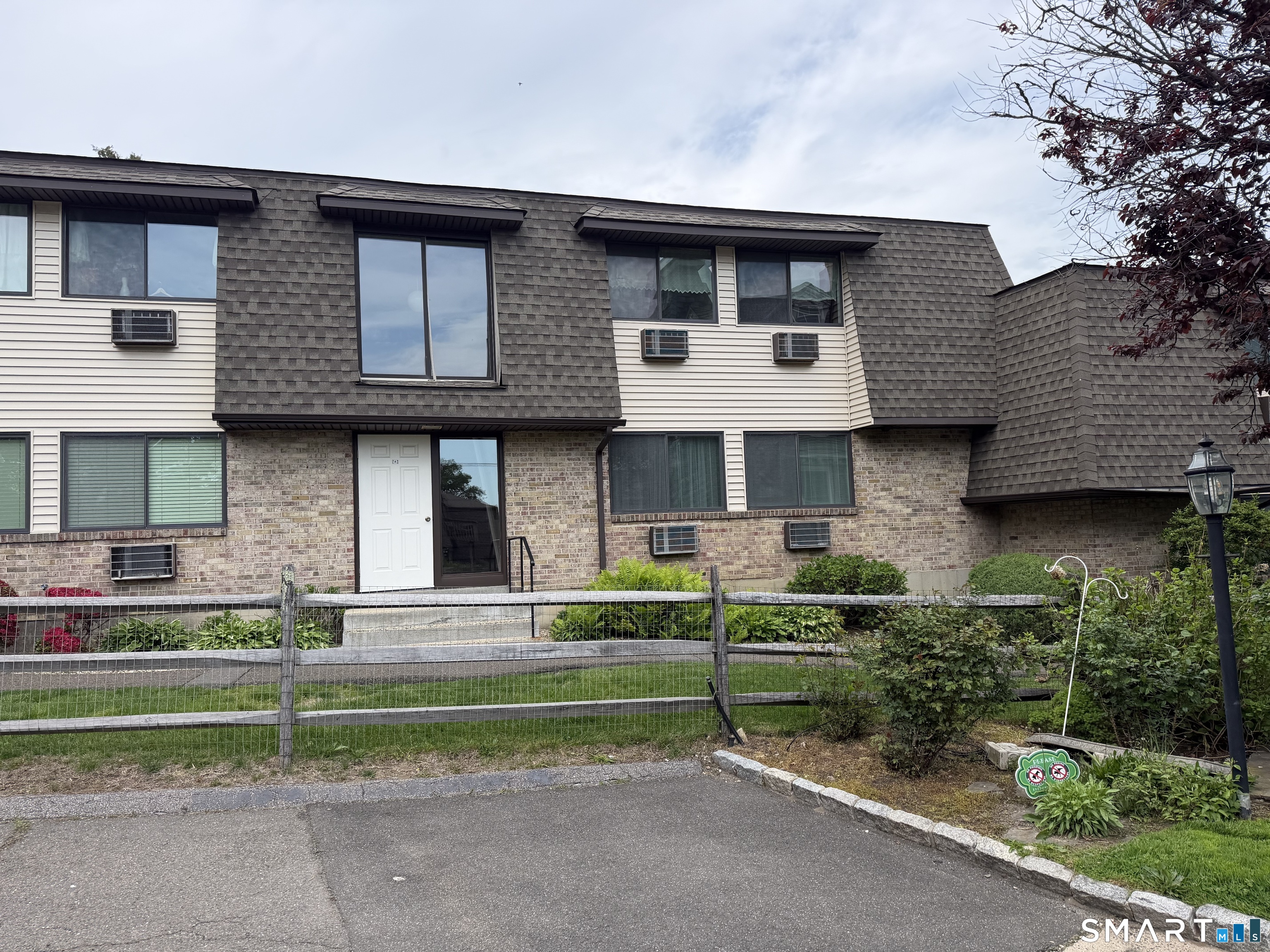 180 Colonial Road, Unit A2 Stamford, CT 06906 - Photo 1 of 1 Gallery Image 1