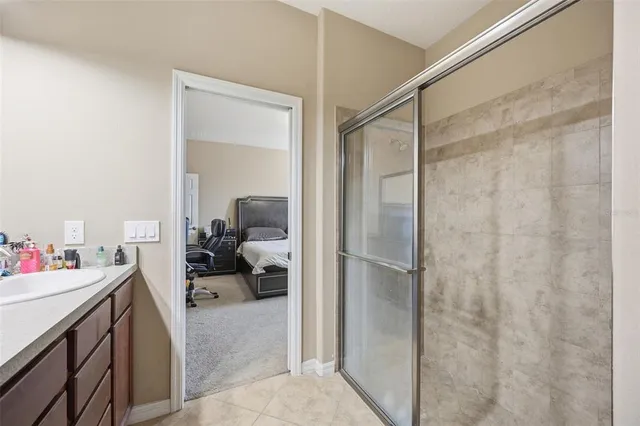 a en suite bathroom with a sink and a mirror