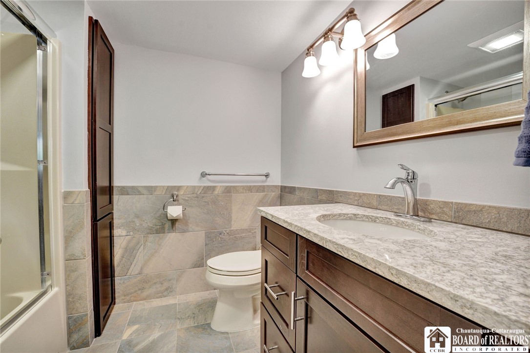 4406 West Lake Road, Unit 24 Chautauqua, NY 14757 - Photo 32 of 42 Ensuite full bathroom