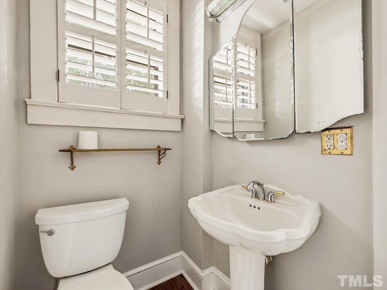 118 Hawthorne Road Raleigh, NC 27605 - Photo 14 of 42 a bathroom with a toilet sink and mirror
