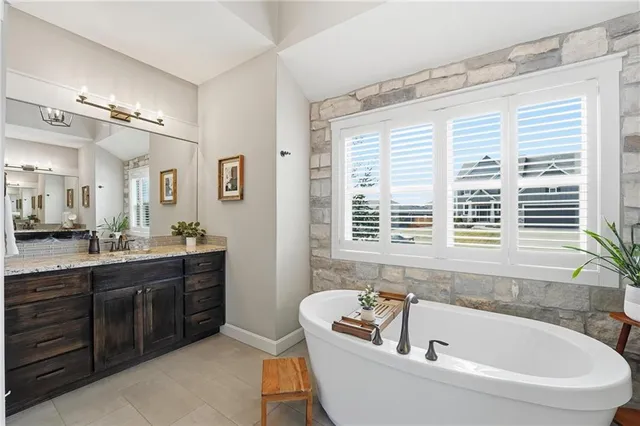 $815,000 | 836 Old Hickory Road, Greenwood, MO 64034