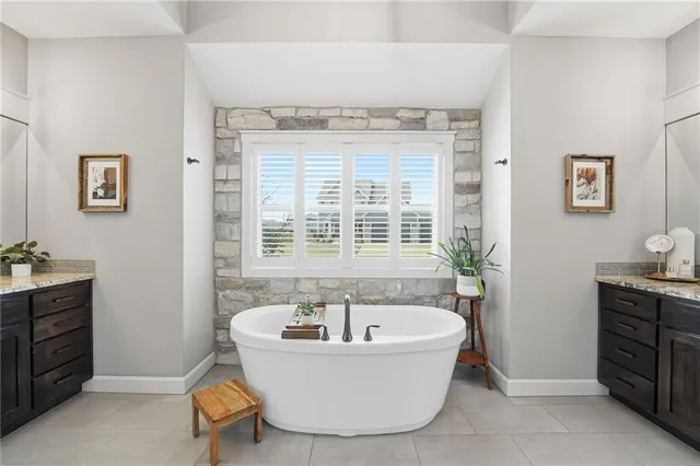 $815,000 | 836 Old Hickory Road, Greenwood, MO 64034