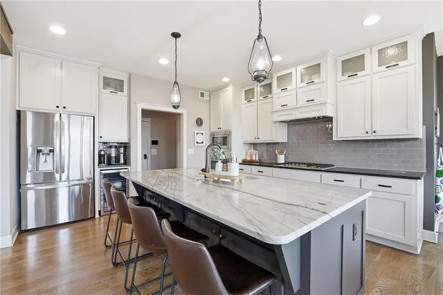 $815,000 | 836 Old Hickory Road, Greenwood, MO 64034