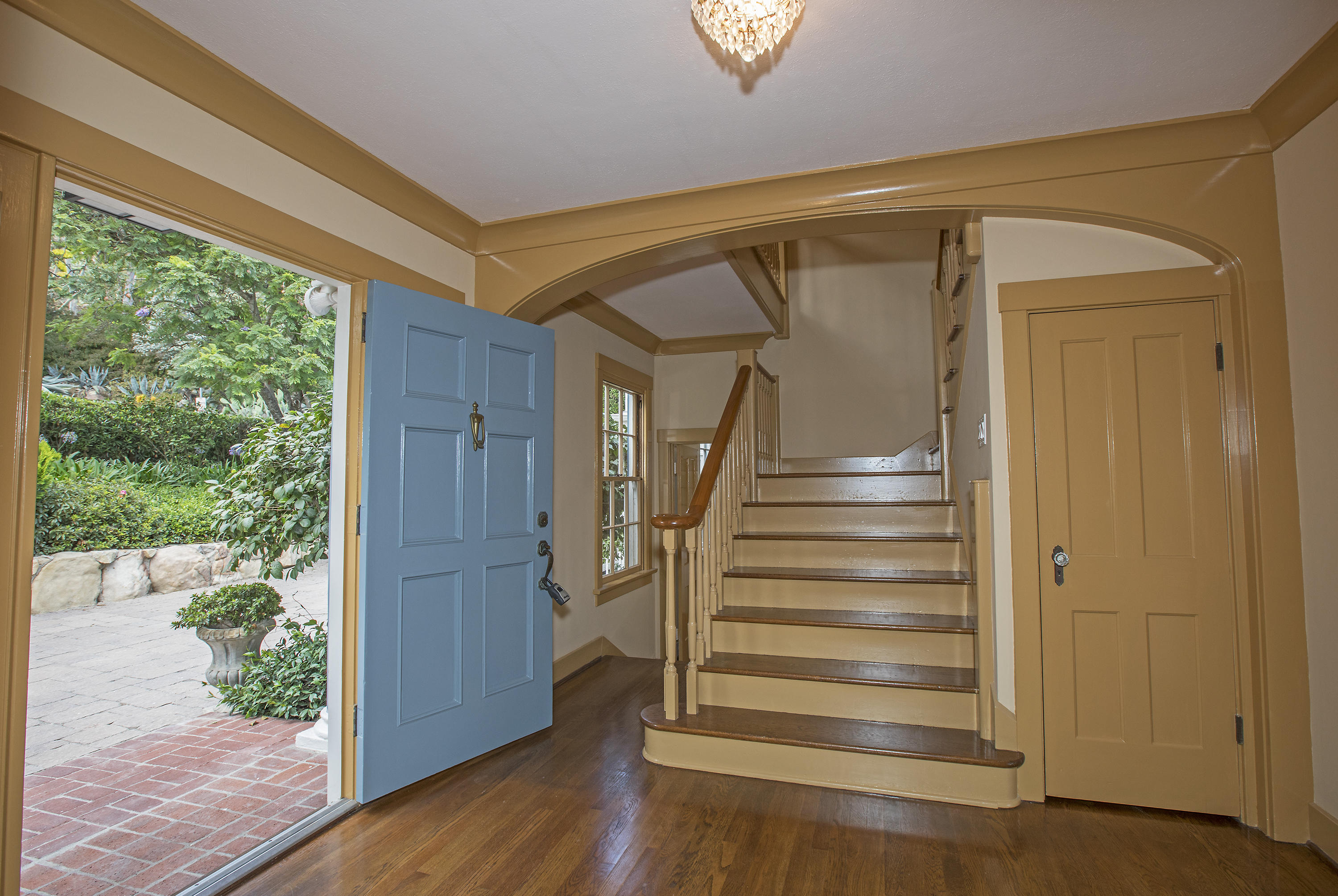 1415 Dover Road Santa Barbara, CA 93103 - Photo 19 of 40 a view of entryway