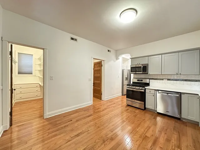 $2,900 | 4118 North Ashland Avenue, Unit 2, Chicago, IL 60613