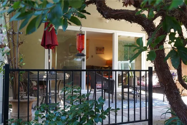 a view of a house with backyard and sitting area