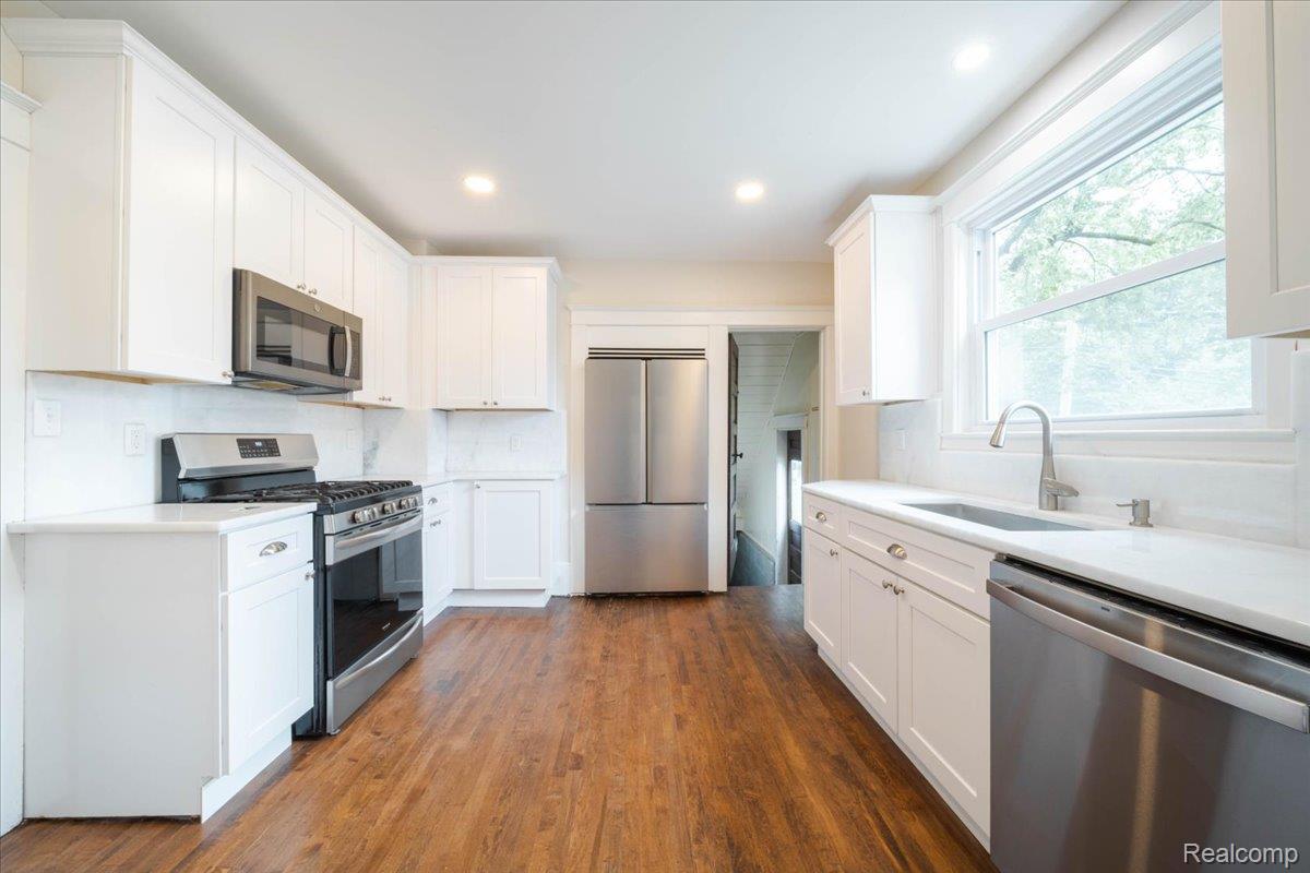 438 North Bailey Street Romeo, MI 48065 - Photo 7 of 32 07-kitchen 2.jpg
