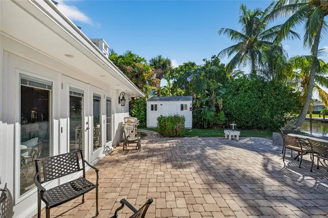 a view of outdoor space yard and porch