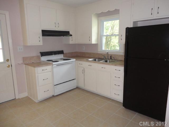 4228 Water Oak Road Charlotte, NC 28211 - Photo 3 of 6